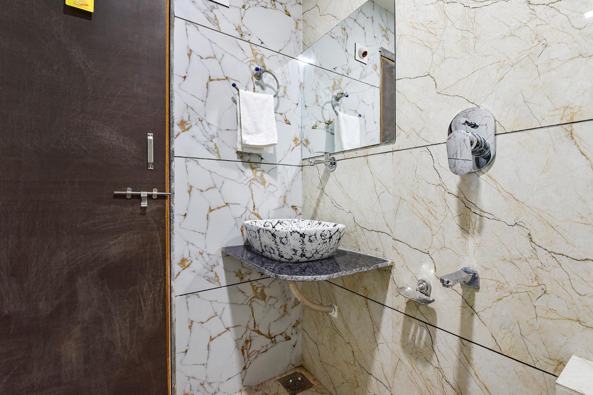 Fabhotel Symphony Grand Ahmedabad Ngoại thất bức ảnh